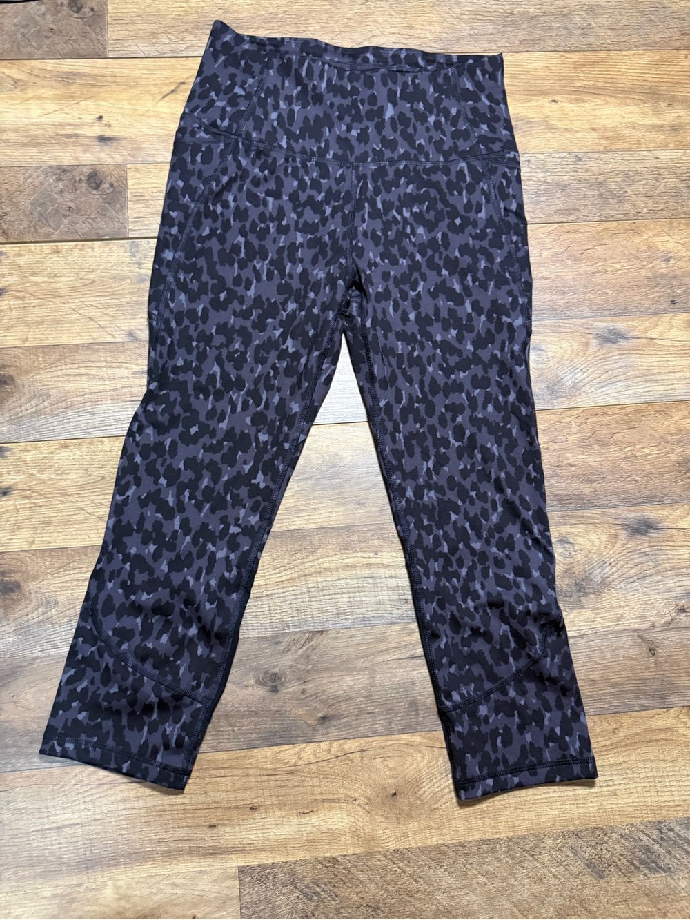 All in Motion Leopard Mesh Capri Leggings Size Small